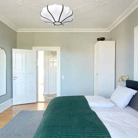 4 Bedroom Apt Close To Cph Zoo & City Centre *