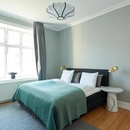 4 Bedroom Apt Close To Cph Zoo & City Centre *