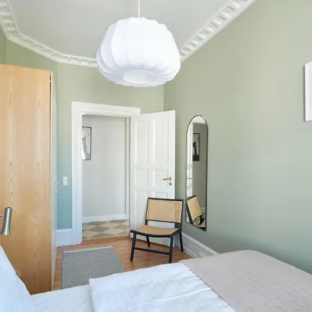 4 Bedroom Apt Close To Cph Zoo & City Centre *