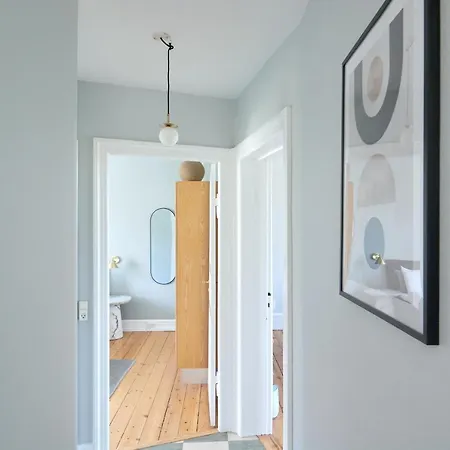 4 Bedroom Apt Close To Cph Zoo & City Centre Apartment