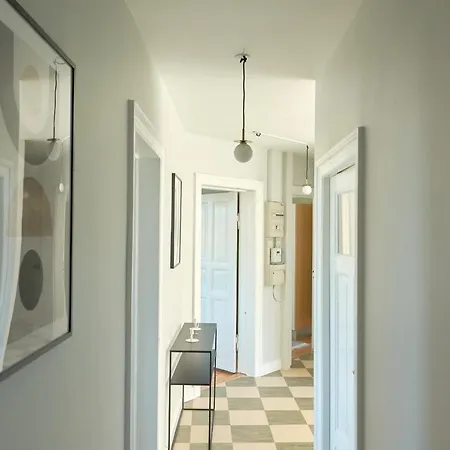 4 Bedroom Apt Close To Cph Zoo & City Centre Apartment *