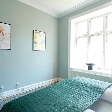 4 Bedroom Apt Close To Cph Zoo & City Centre Apartment