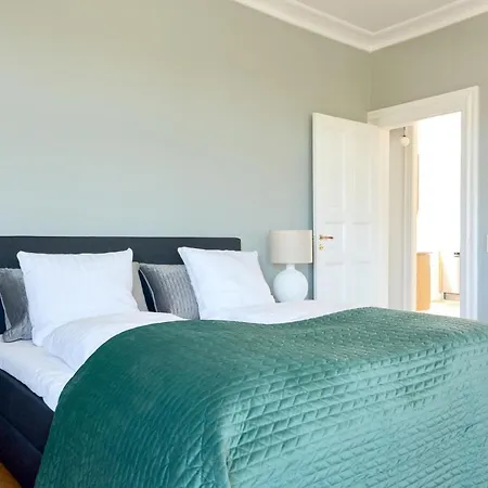 4 Bedroom Apt Close To Cph Zoo & City Centre Apartment *