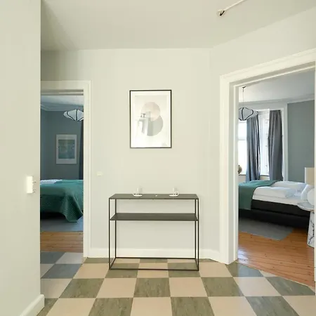 4 Bedroom Apt Close To Cph Zoo & City Centre Apartment *