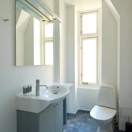 4 Bedroom Apt Close To Cph Zoo & City Centre *